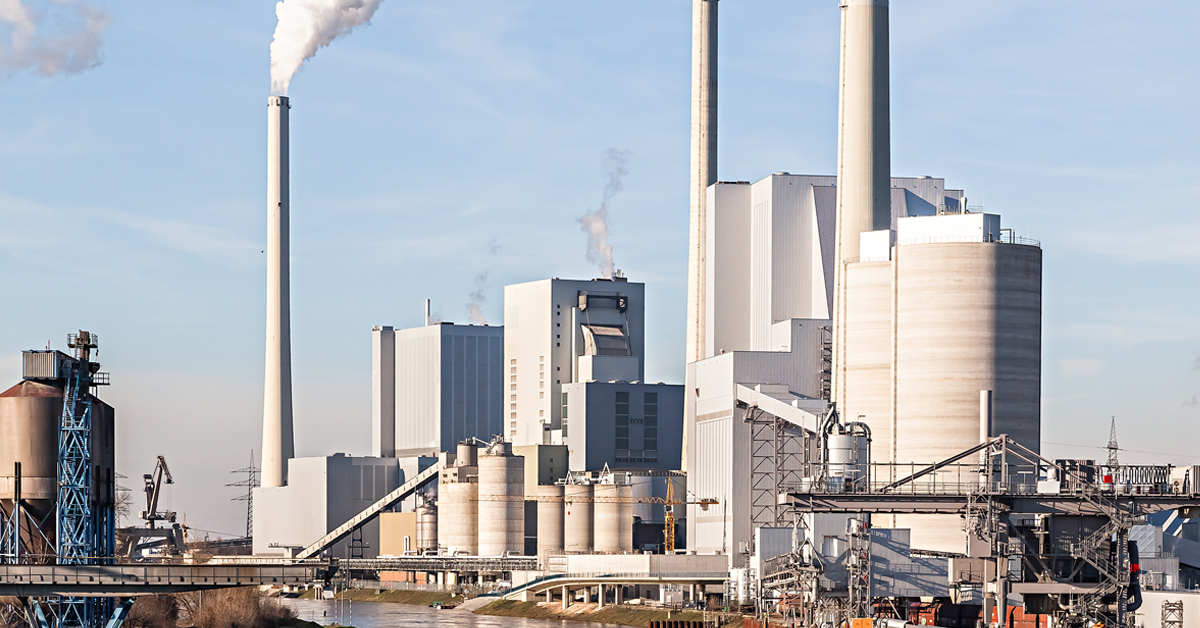 Image of a factory blowing carbon dioxide into the air