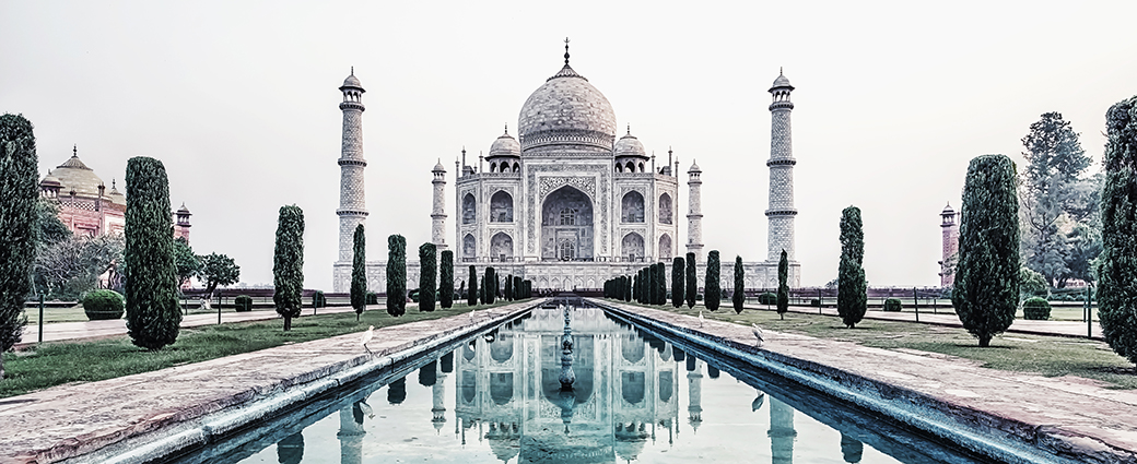 Image depicting the Taj Mahal in its natural landscape 