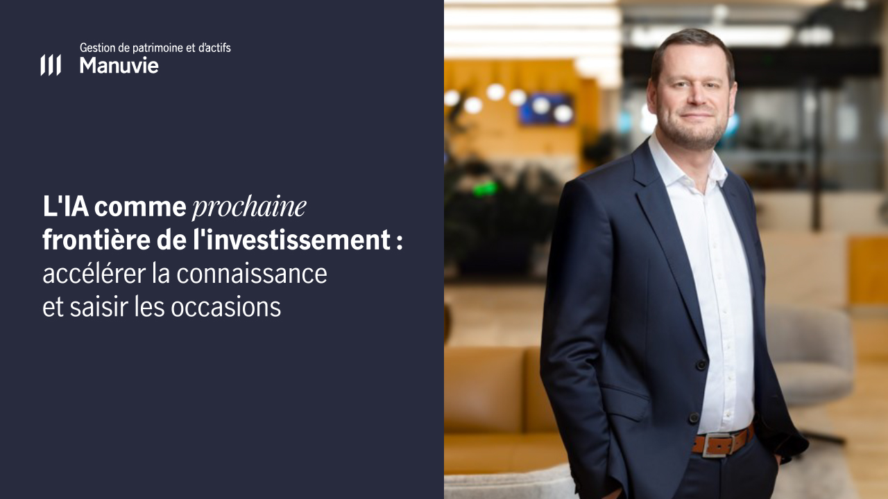 Un homme d'affaires professionnel se tient avec assurance dans un cadre corporatif, reflétant succès et engagement au travail.