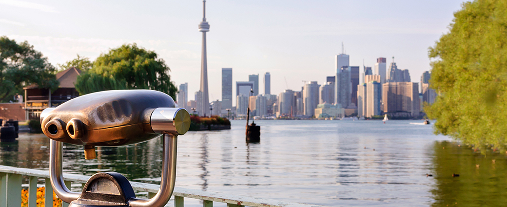 Le panorama urbain de Toronto, avec sa prouesse architecturale, reflète le paysage urbain animé de Shanghai, en Chine.